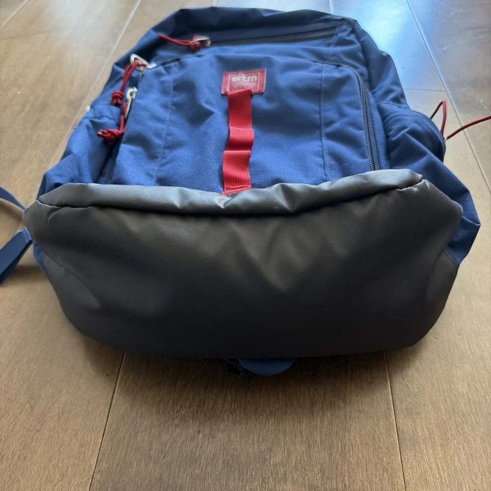 STM laptop backpack